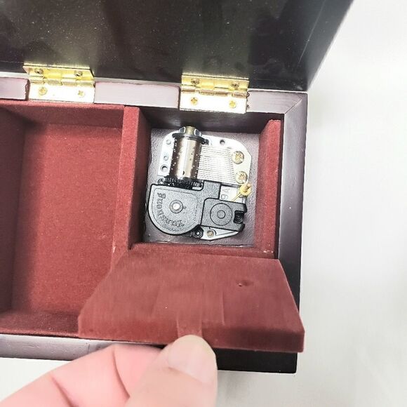 Gift of Sound | Musical Tulip Jewelry Box - Picture 3 of 4